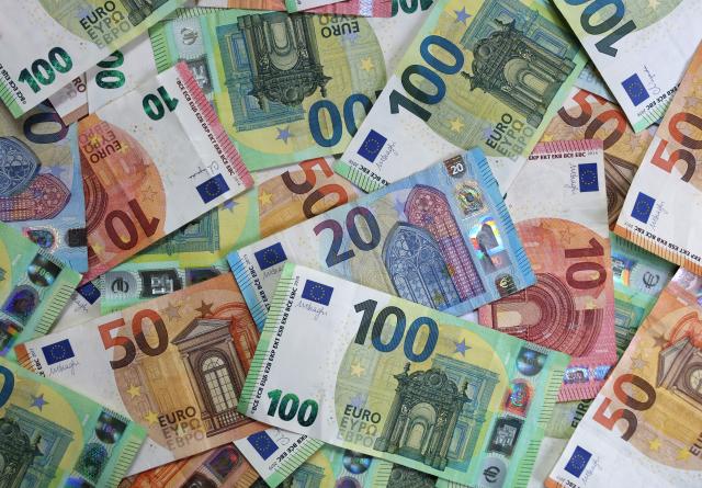 FILED - 15 May 2024, Bavaria, Kaufbeuren: Euro banknotes displayed on a table. Photo: Karl-Josef Hildenbrand/dpa