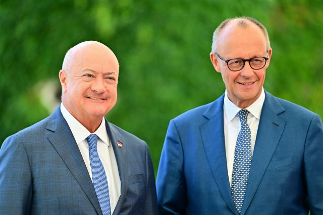 27 August 2026, Berlin: German Chancellor Friedrich Merz (R) welcomes Austrian Chancellor Christian Stocker to a small EU summit on budget planning at the Federal Chancellery. At the Federal Chancellery in Berlin, the Chancellor is bringing together the heads of state and government of the countries that want to significantly reduce the budget proposal put forward by the European Commission for the years 2028 through 2034. Photo: Sebastian Gollnow/dpa