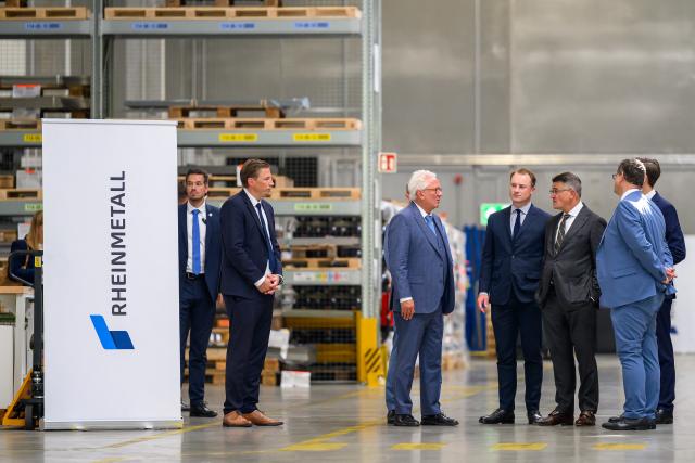 27 August 2026, Hesse, Kassel: Rheinmetall CEO Armin Papperger (C) and Hesse's Minister President Boris Rhein (3rd R) tour a Rheinmetall production hall in Kassel. According to the company, Rheinmetall is one of the largest manufacturers of combat vehicles, such as recovery vehicles and armored personnel carriers. Photo: Swen Pförtner/dpa