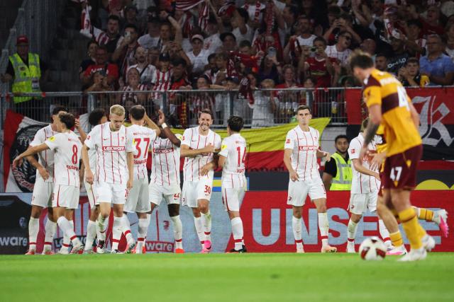 27 August 2026, Baden-Wuerttemberg, Freiburg im Breisgau: Freiburg players celebrate their side's second goal during the UEFA Europa Conference League Round 4 Second Leg soccer match between SC Freiburg and FC Motherwell at Europa-Park Stadium. Photo: Philipp von Ditfurth/dpa