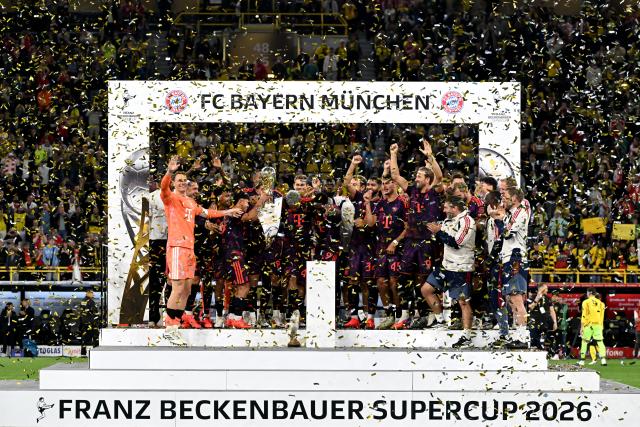 FILED - 22 August 2026, Dortmund: Bayern Munich players celebrate with the trophy after winning the German Franz Beckenbauer Supercup soccer match against Borussia Dortmund at the Signal Iduna Park. Photo: Federico Gambarini/dpa - IMPORTANT NOTICE: Bundesliga and DFB regulations prohibit any use of photographs as image sequences and/or quasi-video.