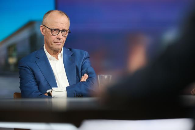 27 August 2026, Berlin: German Chancellor Friedrich Merz (CDU) listens to studio guest Matthias Kappis (not pictured) following the RTL program "At the Table with Friedrich Merz." In this program, the chancellor answers questions from citizens in the studio. Photo: Sebastian Christoph Gollnow/dpa