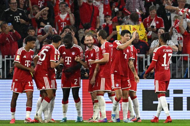 28 August 2026, Bavaria, Munich: Bayern Munich's Dayot Upamecano (3rd L) celebrates scoring his side's first goal with teammates during the German Bundesliga soccer match between FC Bayern Munich and VfB Stuttgart at Allianz Arena. Photo: Sven Hoppe/dpa - WICHTIGER HINWEIS: Gemäß den Vorgaben der Bundesliga bzw. des DFB Deutscher Fußball-Bund ist es untersagt, in dem Stadion und/oder vom Spiel angefertigte Fotoaufnahmen in Form von Sequenzbildern und/oder videoähnlichen Fotostrecken zu verwerten bzw. verwerten zu lassen.
