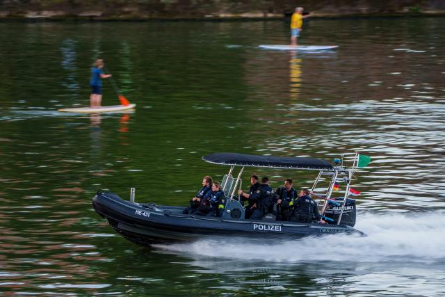 28 August 2026, Hesse, Frankfurt am Main: Police officers patroll the Main River in a speedboat during the Museumsuferfest. Photo: Andreas Arnold/dpa