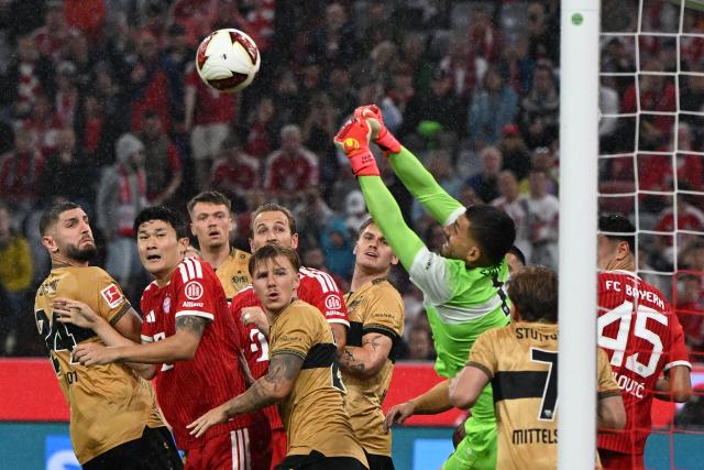 28 August 2026, Bavaria, Munich: Stuttgart goalkeeper Fabian Bredlow makes a save during the German Bundesliga soccer match between FC Bayern Munich and VfB Stuttgart at Allianz Arena. Photo: Sven Hoppe/dpa - WICHTIGER HINWEIS: Gemäß den Vorgaben der Bundesliga bzw. des DFB Deutscher Fußball-Bund ist es untersagt, in dem Stadion und/oder vom Spiel angefertigte Fotoaufnahmen in Form von Sequenzbildern und/oder videoähnlichen Fotostrecken zu verwerten bzw. verwerten zu lassen.
