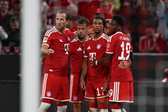 28 August 2026, Bavaria, Munich: Bayern Munich's Michael Olise (2nd R) celebrates scoring his side's second goal with teammates during the German Bundesliga soccer match between FC Bayern Munich and VfB Stuttgart at Allianz Arena. Photo: Sven Hoppe/dpa - WICHTIGER HINWEIS: Gemäß den Vorgaben der Bundesliga bzw. des DFB Deutscher Fußball-Bund ist es untersagt, in dem Stadion und/oder vom Spiel angefertigte Fotoaufnahmen in Form von Sequenzbildern und/oder videoähnlichen Fotostrecken zu verwerten bzw. verwerten zu lassen.