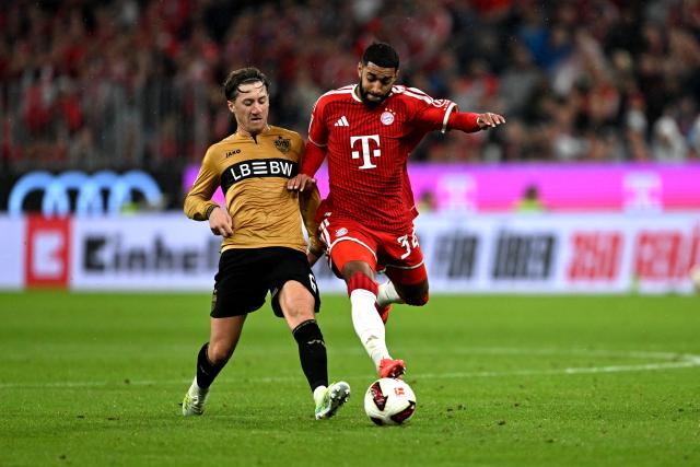 28 August 2026, Bavaria, Munich: Stuttgart's Angelo Stiller (L) and Bayern Munich's Ismael Saibari battle for the ball during the German Bundesliga soccer match between FC Bayern Munich and VfB Stuttgart at Allianz Arena. Photo: Sven Hoppe/dpa - WICHTIGER HINWEIS: Gemäß den Vorgaben der Bundesliga bzw. des DFB Deutscher Fußball-Bund ist es untersagt, in dem Stadion und/oder vom Spiel angefertigte Fotoaufnahmen in Form von Sequenzbildern und/oder videoähnlichen Fotostrecken zu verwerten bzw. verwerten zu lassen.