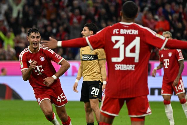28 August 2026, Bavaria, Munich: Bayern Munich's Aleksandar Pavlovic (L) celebrates scoring his side's fourth goal with teammate Ismael Saibari during the German Bundesliga soccer match between FC Bayern Munich and VfB Stuttgart at Allianz Arena. Photo: Sven Hoppe/dpa - WICHTIGER HINWEIS: Gemäß den Vorgaben der Bundesliga bzw. des DFB Deutscher Fußball-Bund ist es untersagt, in dem Stadion und/oder vom Spiel angefertigte Fotoaufnahmen in Form von Sequenzbildern und/oder videoähnlichen Fotostrecken zu verwerten bzw. verwerten zu lassen.