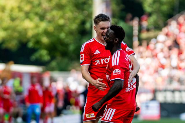 29 August 2026, Berlin: Union Berlin's Emmanuel Latte Lath (R) celebrates scoring his side's first goal with teammate Michel Aebischer during the German Bundesliga soccer match between 1. FC Union Berlin and Eintracht Frankfurt at An der Alten Försterei. Photo: Julius Frick/dpa - WICHTIGER HINWEIS: Gemäß den Vorgaben der Bundesliga bzw. des DFB Deutscher Fußball-Bund ist es untersagt, in dem Stadion und/oder vom Spiel angefertigte Fotoaufnahmen in Form von Sequenzbildern und/oder videoähnlichen Fotostrecken zu verwerten bzw. verwerten zu lassen.