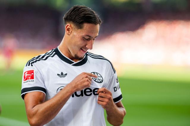 29 August 2026, Berlin: Eintracht Frankfurt's Younes Ebnoutalib celebrates scoring his side's third goal during the German Bundesliga soccer match between 1. FC Union Berlin and Eintracht Frankfurt at An der Alten Försterei. Photo: Julius Frick/dpa - WICHTIGER HINWEIS: Gemäß den Vorgaben der Bundesliga bzw. des DFB Deutscher Fußball-Bund ist es untersagt, in dem Stadion und/oder vom Spiel angefertigte Fotoaufnahmen in Form von Sequenzbildern und/oder videoähnlichen Fotostrecken zu verwerten bzw. verwerten zu lassen.