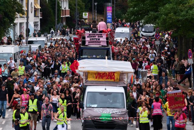 29 August 2026, Hamburg: People take part in the "Reclaim Hamburg" protest rave. Photo: Marcus Golejewski/dpa