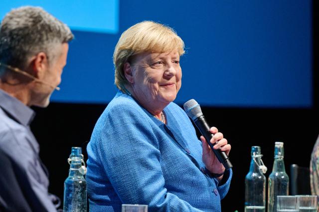 29 August 2026, Berlin: Former German Chancellor Angela Merkel (R) speaks with Meron Mendel, an Israeli-German educator, journalist, professor, and director of the Anne Frank Educational Center, at the Haus der Berliner Festspiele. The discussion is part of the "Reflexe & Reflexionen" theme days organized by the Berliner Festspiele. Photo: Annette Riedl/dpa