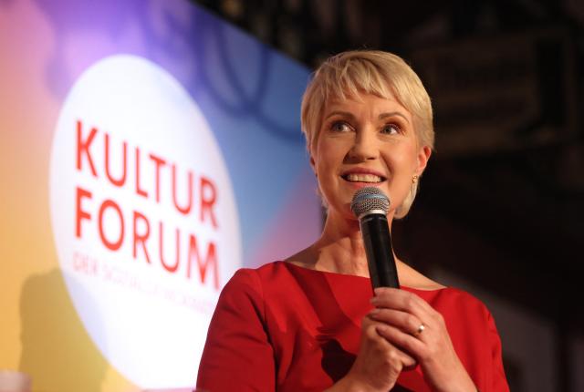 29 August 2026, Mecklenburg-Western Pomerania, Rostock: Minister President of Mecklenburg-Western Pomerania Manuela Schwesig addresses the audience during the cultural reception hosted by the Cultural Forum of Social Democracy. Photo: Danny Gohlke/dpa
