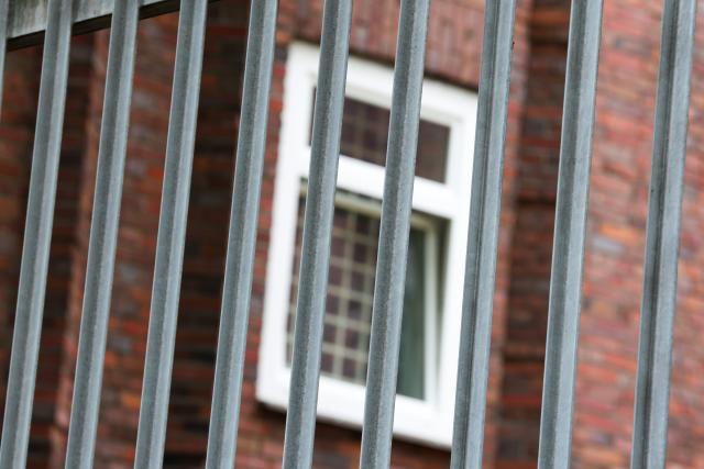 30 August 2026, North Rhine-Westphalia, Duisburg: A view of the Duisburg-Hamborn Correctional Facility, where an inmate has escaped through the roof. Photo: Christoph Reichwein/dpa