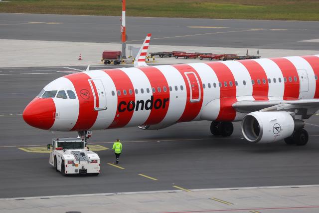 FILED - 17 October 2025, Hamburg: FILE PHOTO - A Condor aircraft is being prepared for take-off at Hamburg Airport. Photo: Bodo Marks/dpa