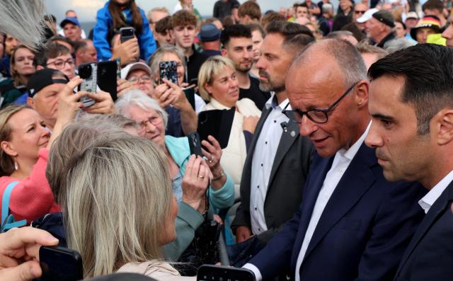 31 August 2026, Mecklenburg-Western Pomerania, Kühlungsborn: German Chancellor Friedrich Merz (L) and Daniel Peters, top candidate of the Christian Democratic Union (CDU) in Mecklenburg-Western Pomerania state elections, speak with people at a CDU campaign event. Elections will be held in Mecklenburg-Western Pomerania on September 20, 2026. Photo: Bernd Wüstneck/dpa