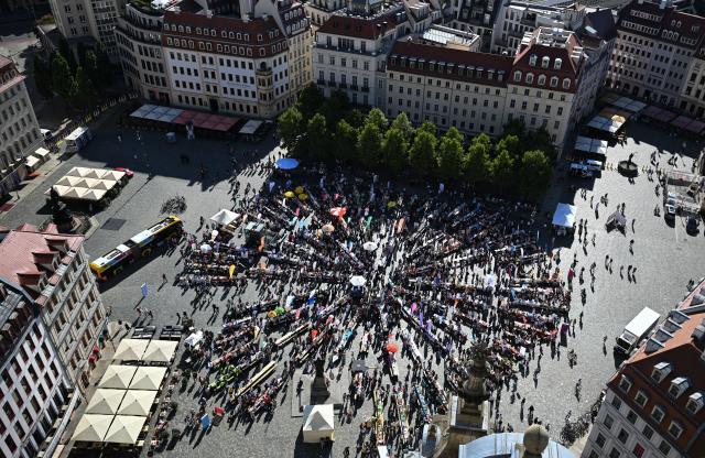 31 August 2026, Saxony, Dresden: A general view of Dresden's Neumarkt, where the "Dresden is(s)t bunt" (Dresden Eats Colorfully" Banquet) banquet is taking place. Since 2015, the Dresden Eats Colorfully Banquet is organized to express Dresden's commitment, diversity and openness to the world. Photo: Katharina Kausche/dpa