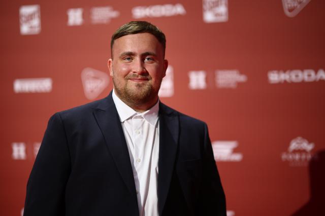 31 August 2026, Hamburg: Luke Littler, the world darts champion, arrives at the 2026 "Sport Bild" Awards ceremony at the Hamburg Fish Auction Hall. Photo: Christian Charisius/dpa