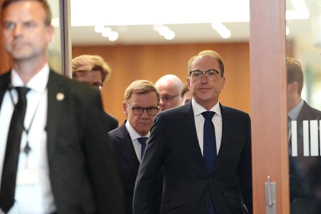01 September 2026, Berlin: Johann Wadephul (C-L), German Minister of Foreign Affairs, and Alexander Dobrindt (2-L), German Minister of the Interior, arrive at the Federal Ministry of the Interior for a press conference on developments in the case of the explosive-laden drone found at the Leipzig/Halle Airport. Photo: Kay Nietfeld/dpa