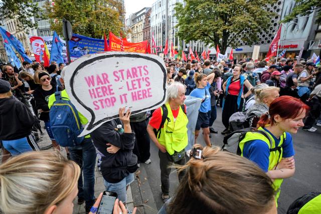 01 September 2026, North Rhine-Westphalia, Cologne: Several hundred people are demonstrating against rearmament at the start of the "Disarm Rheinmetall" protest camp. Last year, violent clashes broke out during a demonstration held as part of the event. Photo: Henning Kaiser/dpa