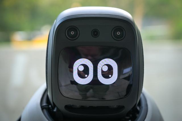 01 September 2026, Saxony-Anhalt, Halle / Saale: The digital eyes of a humanoid robot are seen at Doegel GmbH's Robo Innovation Lab. The lab, opened in collaboration with the Halle Technology and Startup Center, is the first facility of its kind in central Germany. Photo: Heiko Rebsch/dpa