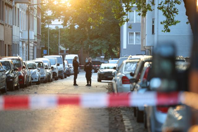 01 September 2026, North Rhine-Westphalia, Duisburg: Police officers secure the crime scene in front of St. Paul's Church after shots were fired during an altercation involving several people in Duisburg. Photo: Christoph Reichwein/dpa