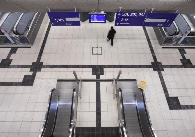 FILED - 26 January 2024, Bavaria, Augsburg: FILE PHOTO - A view of the main station almost deserted in the morning. Photo: Karl-Josef Hildenbrand/dpa