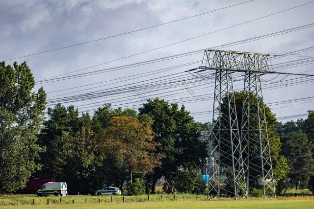 02 September 2026, Brandenburg, Turnow-Preilack: Police emergency vehicles are stationed at the substation.  Following the act of sabotage against the power grid in southern Brandenburg, police are continuing to search the scene for clues to help identify the perpetrators. Photo: Frank Hammerschmidt/dpa