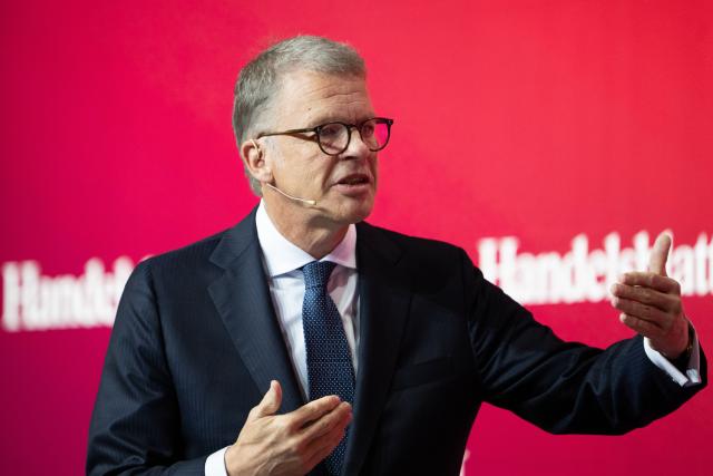 02 September 2026, Hesse, Frankfurt_Main: Christian Sewing, CEO of Deutsche Bank, speaks at the 2026 "Handelsblatt" Banking Conference at the Kap Europa Convention Center. Photo: Florian Wiegand/dpa