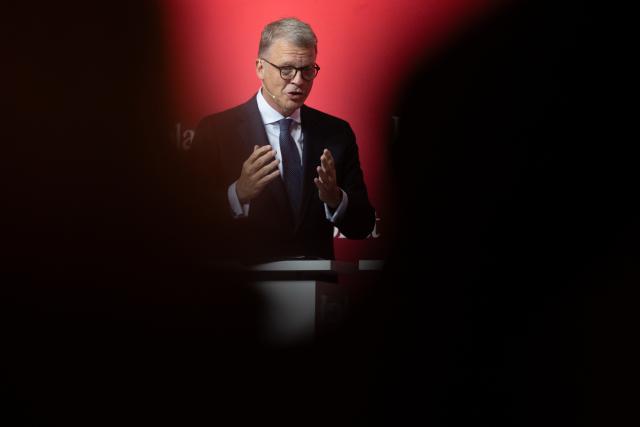 02 September 2026, Hesse, Frankfurt_Main: Christian Sewing, CEO of Deutsche Bank, speaks at the 2026 "Handelsblatt" Banking Conference at the Kap Europa Convention Center. Photo: Florian Wiegand/dpa