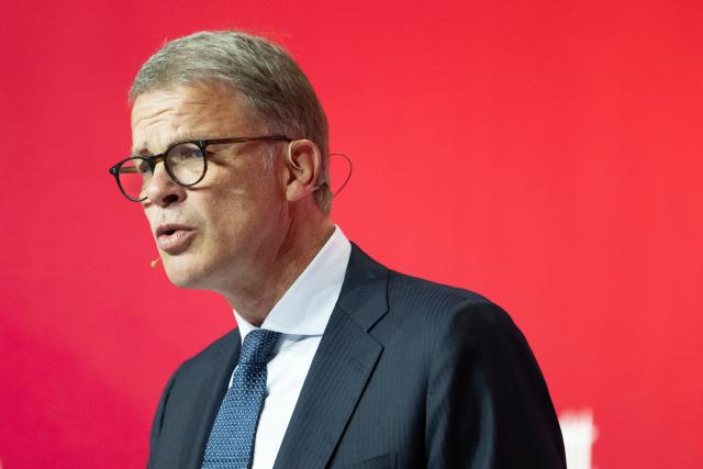 02 September 2026, Hesse, Frankfurt_Main: Christian Sewing, CEO of Deutsche Bank, speaks at the 2026 "Handelsblatt" Banking Conference at the Kap Europa Convention Center. Photo: Florian Wiegand/dpa