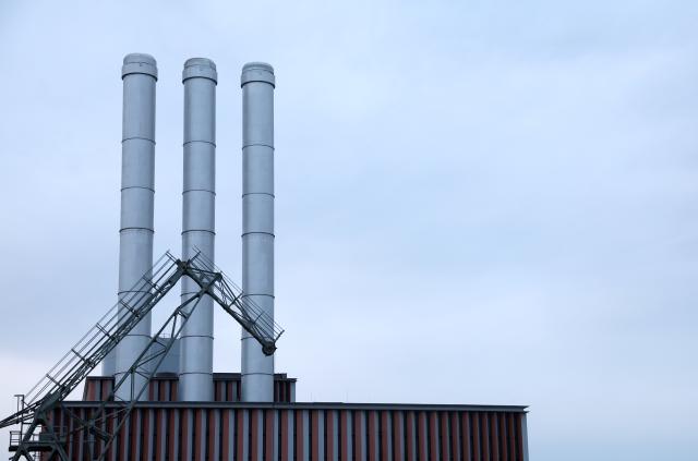 FILED - 21 July 2025, Bavaria, Würzburg: File Photo - The chimneys of a natural gas-fired gas and steam turbine power plant stand against a cloudy sky in the early morning. Photo: Karl-Josef Hildenbrand/dpa