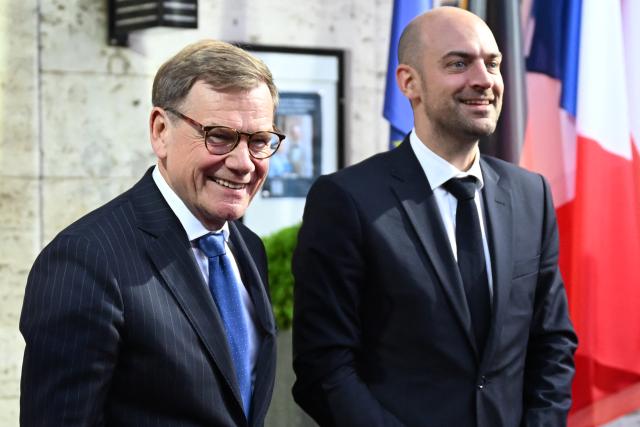 02 September 2026, Thuringia, Weimar: German Minister of Foreign Affairs Johann Wadephul (L) wlcomes his French counterpart, Jean-Noel Barrot in Weimar. The foreign ministers of Germany, France, and Poland are meeting in Weimar on Wednesday and Thursday as part of the Weimar Triangle. Photo: Michael Brandt/dpa
