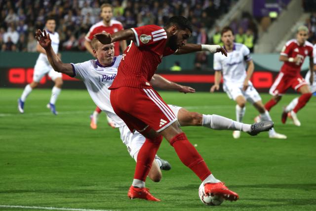 02 September 2026, Lower Saxony, Osnabrueck: Bayern Munich's Ismael Saibari and Osnabrueck's Niklas Wiemann battle for the ball during the German Cup (DFB Pokal) first round soccer match between VfL Osnabrueck and FC Bayern Munich at the Stadion an der Bremer Bruecke. Photo: David Ebener/dpa - IMPORTANT NOTICE: Bundesliga and DFB regulations prohibit any use of photographs as image sequences and/or quasi-video.