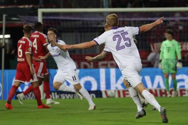 02 September 2026, Lower Saxony, Osnabrueck: Osnabrueck players celebrate their first goal scored by Robin Meissner during the German Cup (DFB Pokal) first round soccer match between VfL Osnabrueck and FC Bayern Munich at the Stadion an der Bremer Bruecke. Photo: David Ebener/dpa - IMPORTANT NOTICE: Bundesliga and DFB regulations prohibit any use of photographs as image sequences and/or quasi-video.