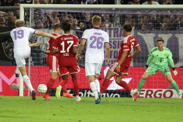 02 September 2026, Lower Saxony, Osnabrueck: Osnabrueck's Leon Opitz shoots at Bayern Munich goalkeeper Jonas Urbig during the German Cup (DFB Pokal) first round soccer match between VfL Osnabrueck and FC Bayern Munich at the Stadion an der Bremer Bruecke. Photo: David Ebener/dpa - IMPORTANT NOTICE: Bundesliga and DFB regulations prohibit any use of photographs as image sequences and/or quasi-video.
