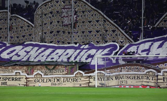 02 September 2026, Lower Saxony, Osnabrueck: Osnabrueck fans perform a choreographed display at the start of the German Cup (DFB Pokal) first round soccer match between VfL Osnabrueck and FC Bayern Munich at the Stadion an der Bremer Bruecke. Photo: David-Wolfgang Ebener/dpa - IMPORTANT NOTICE: Bundesliga and DFB regulations prohibit any use of photographs as image sequences and/or quasi-video.