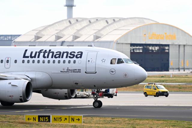 FILED - 02 June 2026, Hesse, Frankfurt/M.: FILE PHOTO - A Lufthansa Airbus A319-100 aircraft taxis over the tarmac at Frankfurt Airport. Photo: Florian Wiegand/dpa
