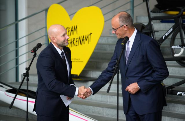 03 September 2026, Berlin: German Chancellor Friedrich Merz introduces two-time Olympic canoeing champion Ronald Rauhe at the Federal Chancellery as the new Minister of State for Sports and Volunteer Work. Rauhe, 44, succeeds Christiane Schenderlein, who left the position to join the Federal Ministry of Health as a Parliamentary State Secretary. Photo: Bernd von Jutrczenka/dpa