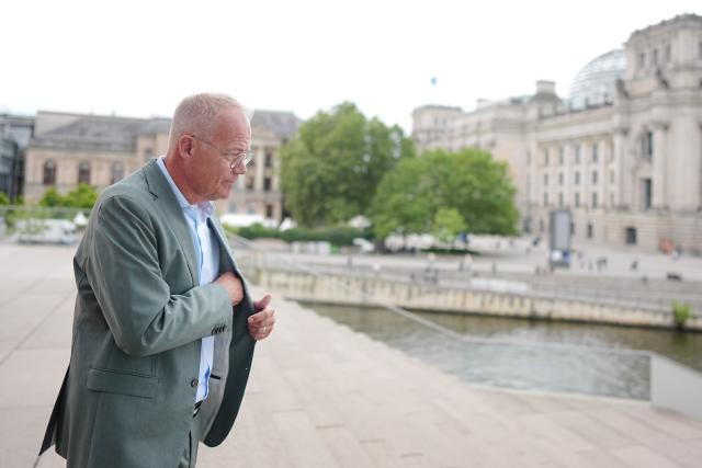 03 September 2026, Berlin: Matthias Miersch, SPD parliamentary group leader, makes a statement to the press at the start of the SPD parliamentary group's closed-door meeting near the Reichstag. Photo: Kay Nietfeld/dpa