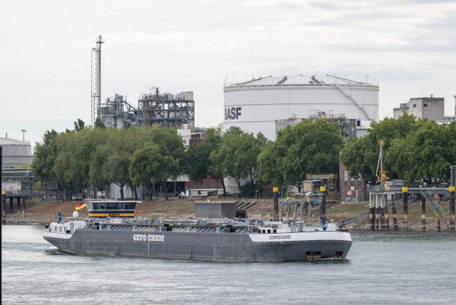 03 September 2026, Baden-Württemberg, Mannheim: Ships are sailing down the Rhine near the BASF plant. Water levels are expected to drop again in the coming weeks. Photo: Boris Roessler/dpa