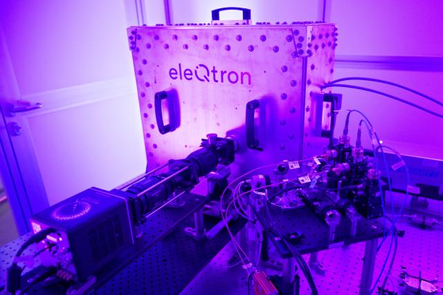 03 September 2026, North Rhine-Westphalia, Cologne: The JION quantum computer, developed by eleQtron and the Jülich Supercomputing Centre (JSC) at Forschungszentrum Jülich, is located in an air-conditioned room. North Rhine-Westphalia's Minister President H. Wüst (CDU) visited eleQtron as part of his summer tour. Photo: Henning Kaiser/dpa