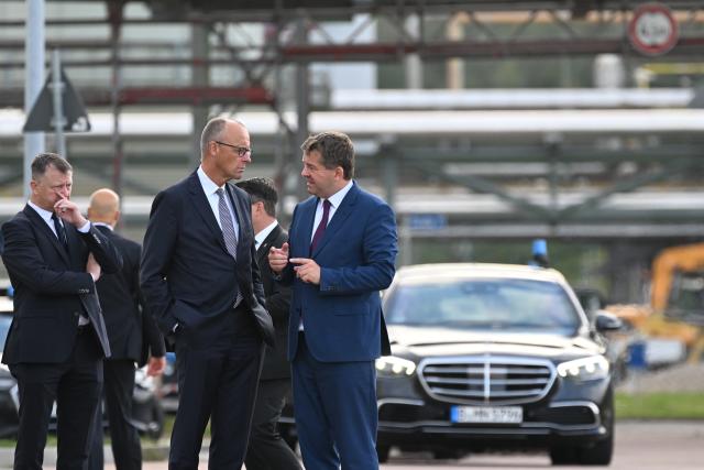 03 September 2026, Saxony-Anhalt, Leuna: German Chancellor Friedrich Merz (C) and Sven Schulze (R), Minister-President of Saxony-Anhalt, visit the UPM Biochemicals GmbH biorefinery in Leuna. The Chancellor and the Minister President are visiting the facility operated by the Finnish corporation UPM just a few days before the state election in Saxony-Anhalt. Once fully operational, the plant is expected to convert sustainably produced, certified forest biomass into up to 220,000 metric tons of biochemicals annually. Photo: Hendrik Schmidt/dpa