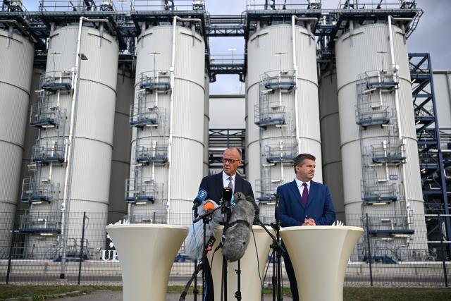 03 September 2026, Saxony-Anhalt, Leuna: German Chancellor Friedrich Merz and Sven Schulze (R), Minister-President of Saxony-Anhalt, give a statement during a visit to the UPM Biochemicals GmbH biorefinery in Leuna. The Chancellor and the Minister President are visiting the facility operated by the Finnish corporation UPM just a few days before the state election in Saxony-Anhalt. Once fully operational, the plant is expected to convert sustainably produced, certified forest biomass into up to 220,000 metric tons of biochemicals annually. Photo: Hendrik Schmidt/dpa