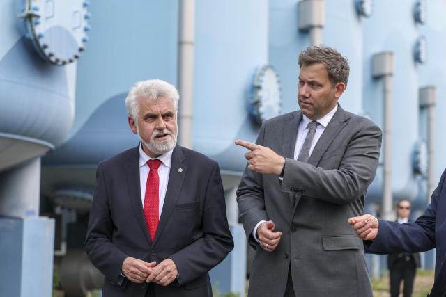 20 August 2026, Saxony-Anhalt, Halle (Saale): Armin Willingmann (R), Minister of Science, Energy, Climate Protection, and the Environment for Saxony-Anhalt, and German Minister of Finance Lars Klingbeil tour the Beesen water treatment plant. Photo: Jan Woitas/dpa