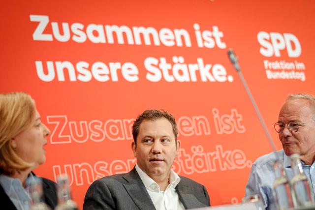 04 September 2026, Berlin: Baerbel Bas, German Minister of Labor and Social Affairs and Social Democratic Party (SPD) Party Chair, Lars Klingbeil, German Minister of Finance, Vice Chancellor, and SPD Federal Chairman, and Matthias Miersch, SPD parliamentary group leader, attend the closed-door meeting of the SPD parliamentary group in the Reichstag building. Photo: Kay Nietfeld/dpa