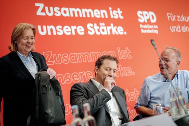 04 September 2026, Berlin: Baerbel Bas, German Minister of Labor and Social Affairs and Social Democratic Party (SPD) Party Chair, Lars Klingbeil, German Minister of Finance, Vice Chancellor, and SPD Federal Chairman, and Matthias Miersch, SPD parliamentary group leader, attend the closed-door meeting of the SPD parliamentary group in the Reichstag building. Photo: Kay Nietfeld/dpa