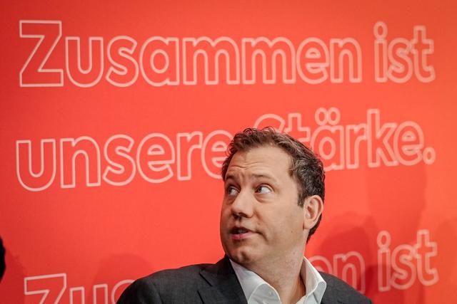 04 September 2026, Berlin: Lars Klingbeil, German Minister of Finance, Vice Chancellor, and Social Democratic Party (SPD) Federal Chairman, attends the closed-door meeting of the SPD parliamentary group in the Reichstag building. Photo: Kay Nietfeld/dpa