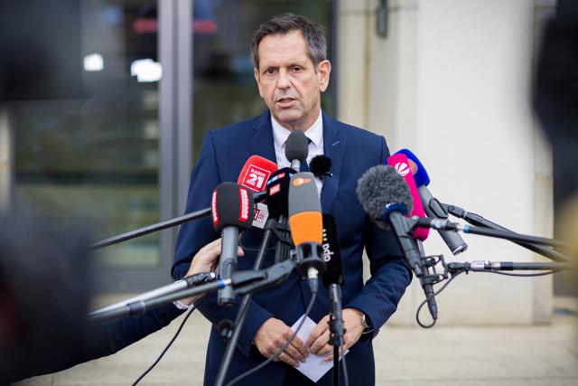 04 September 2026, Lower Saxony, Hanover: Olaf Lies, Minister President of Lower Saxony, issues a press statement on the latest developments at Volkswagen. Photo: Moritz Frankenberg/dpa