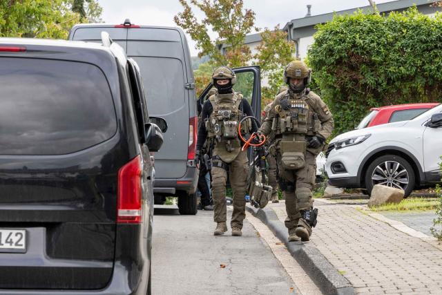 04 September 2026, North Rhine-Westphalia, Gevelsberg: Police conduct a Europe-wide manhunt for a 48-year-old man who is suspected of writing letters claiming responsibility for acts of sabotage at substations. In Gevelsberg, police raided the family's home but did not find the suspect there. Photo: Justin Brosch/dpa